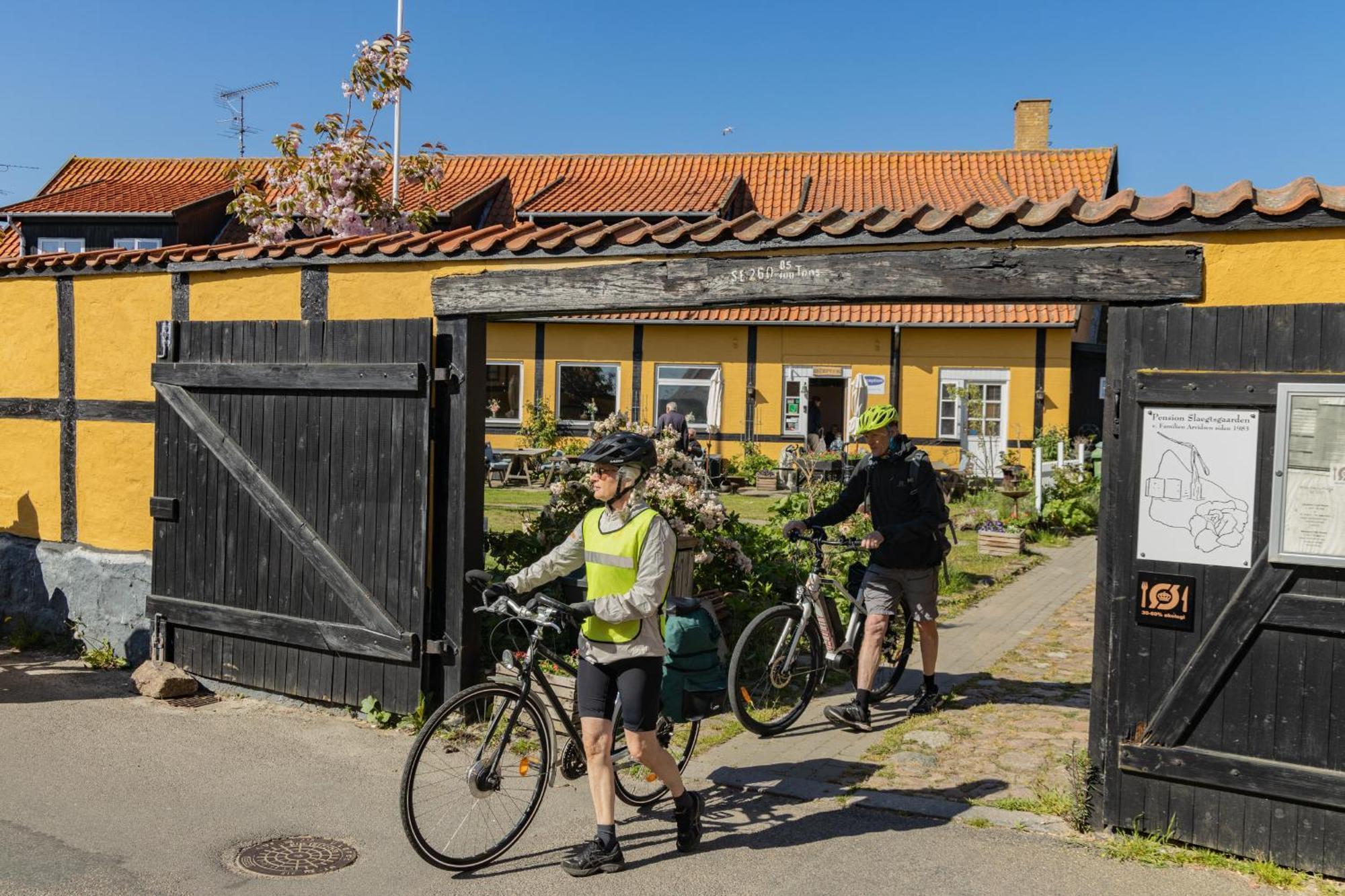 Pension Slaegtsgaarden Allinge-Sandvig Exterior photo