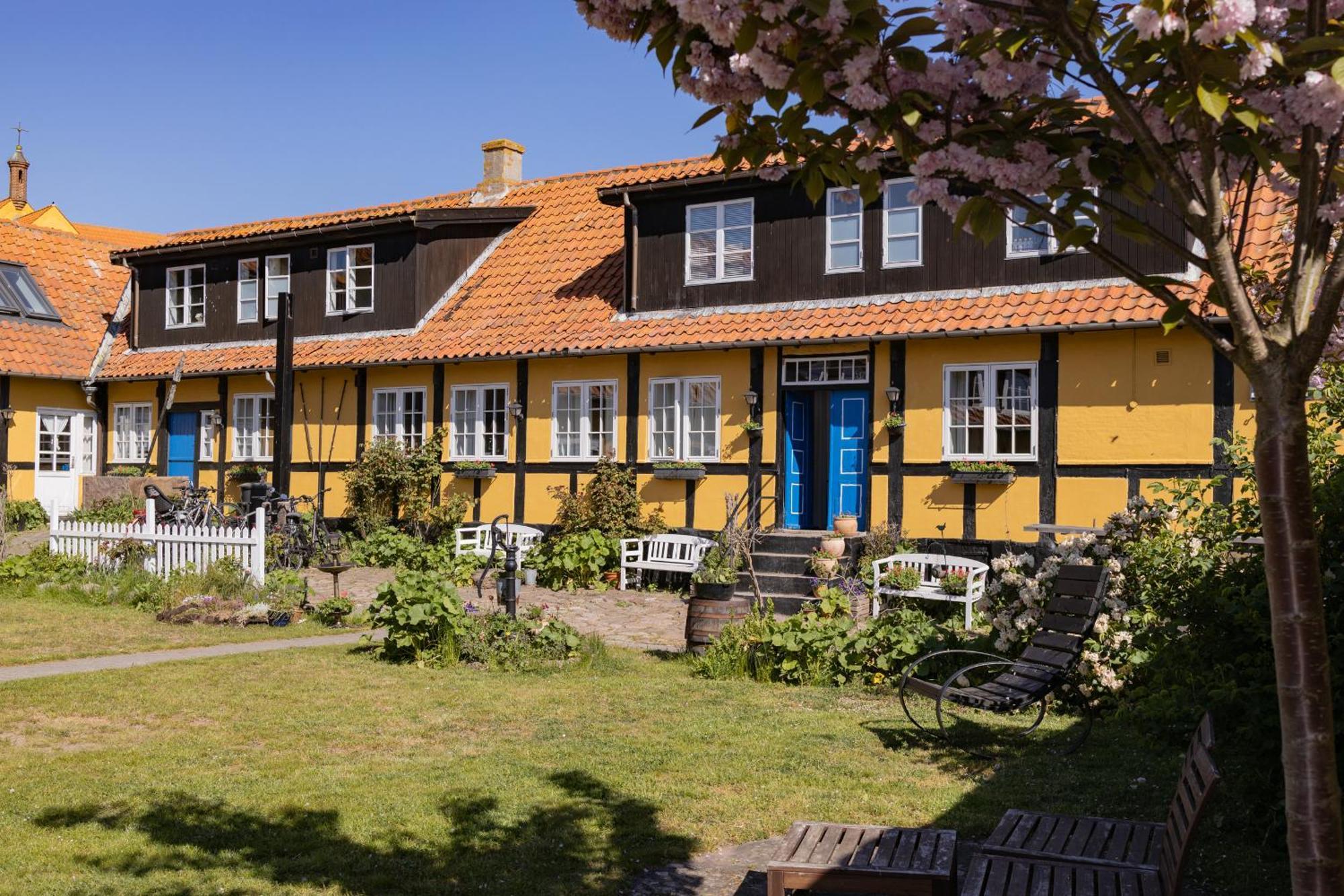 Pension Slaegtsgaarden Allinge-Sandvig Exterior photo