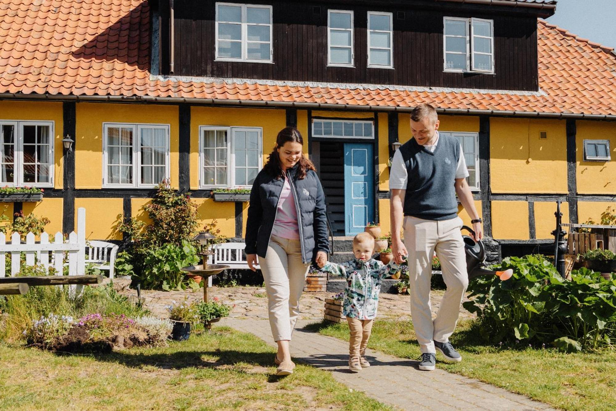 Pension Slaegtsgaarden Allinge-Sandvig Exterior photo
