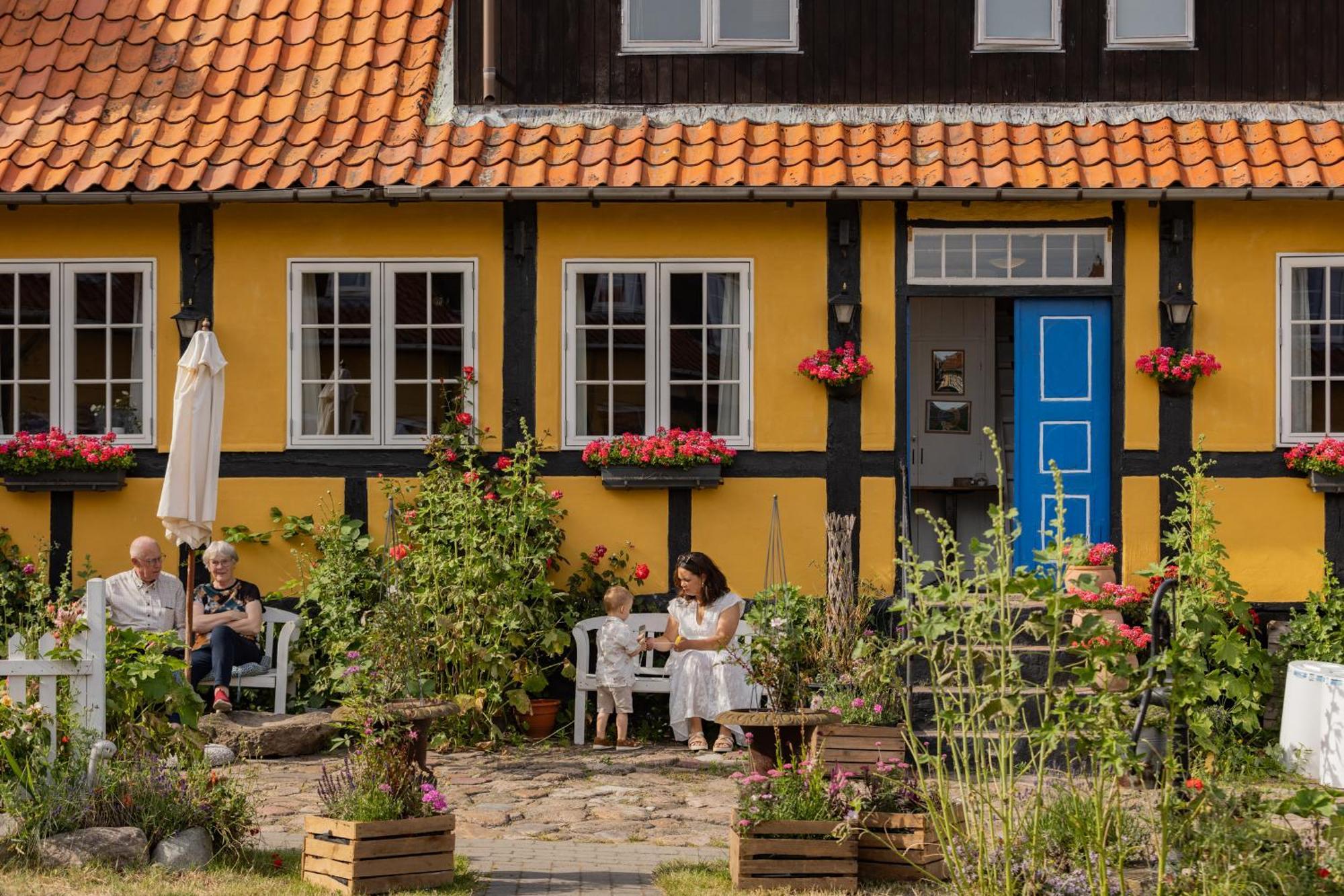 Pension Slaegtsgaarden Allinge-Sandvig Exterior photo